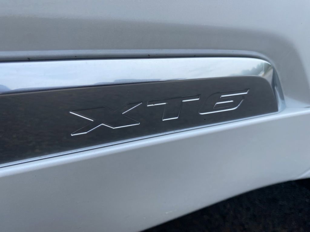 Used 2023 Cadillac XT6 Premium Luxury image 10