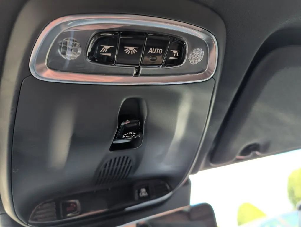 Used 2021 Volvo XC60 T5 Momentum image 14