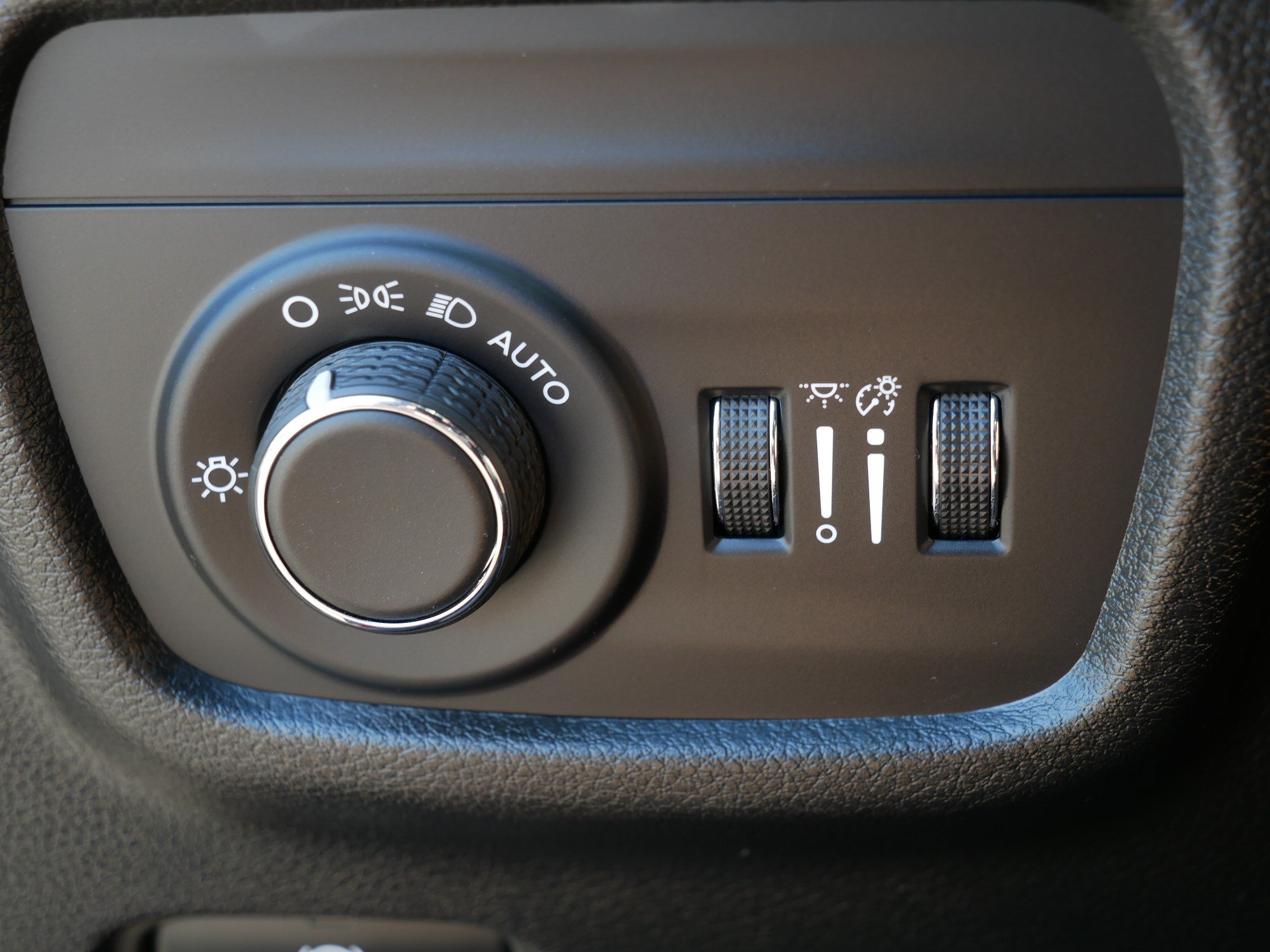 Used 2024 Jeep Grand Cherokee L Altitude AWD/4WD image 26