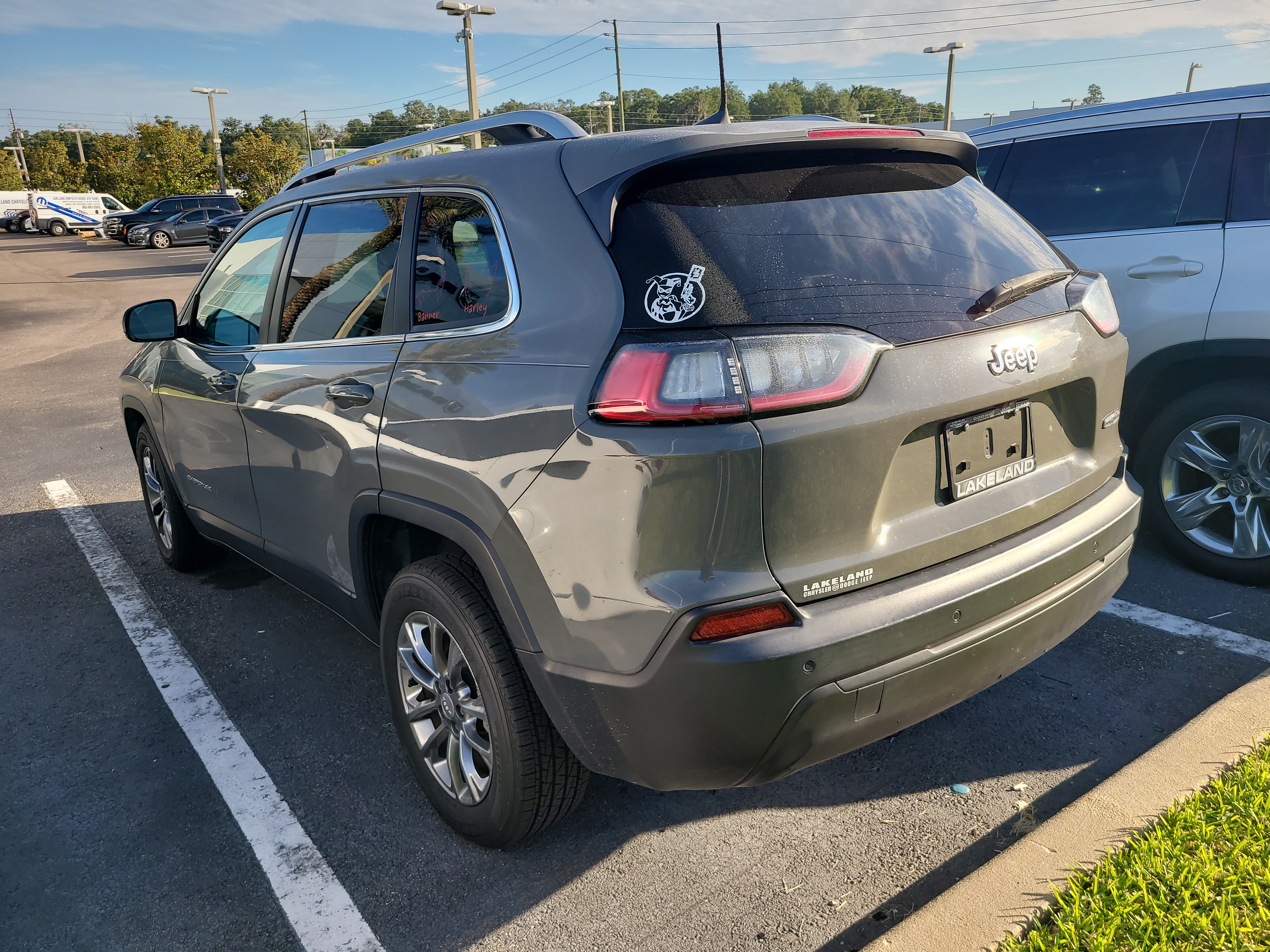 Used 2021 Jeep Cherokee Latitude Plus w/ Mopar Interior Package FWD image 6