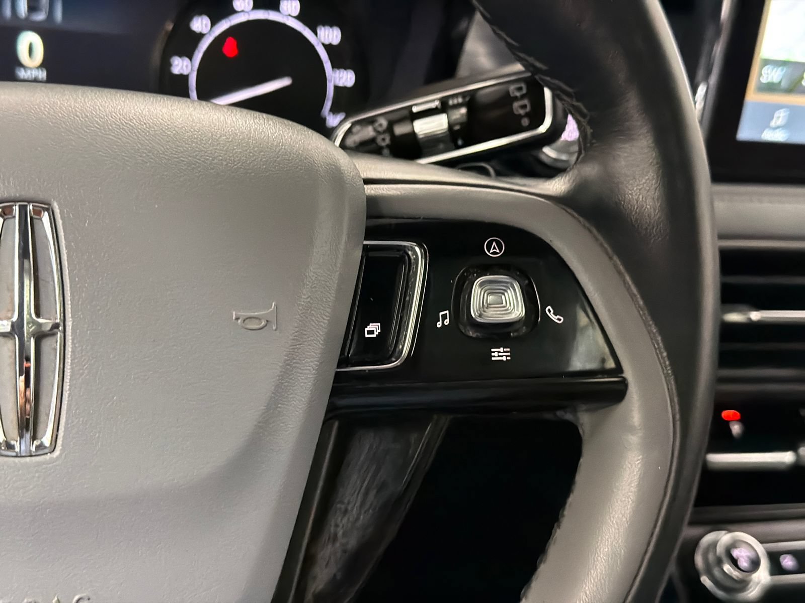 Used 2022 Lincoln Corsair AWD w/ Premium Package image 22