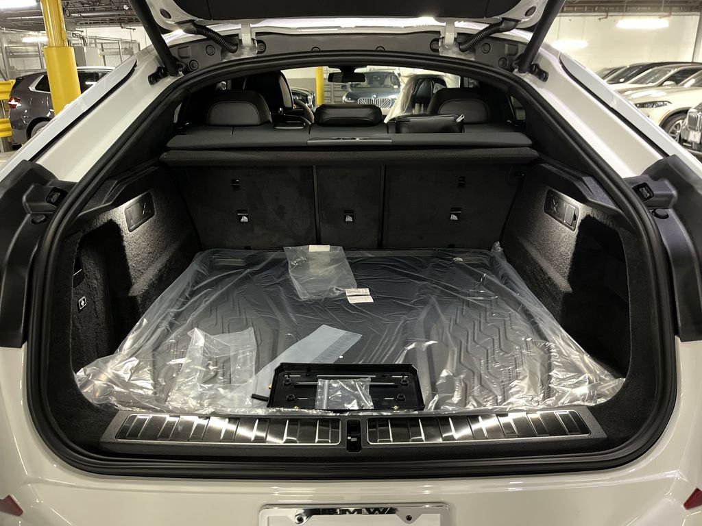 New 2026 BMW X6 xDrive40i w/ Climate Comfort Package image 24