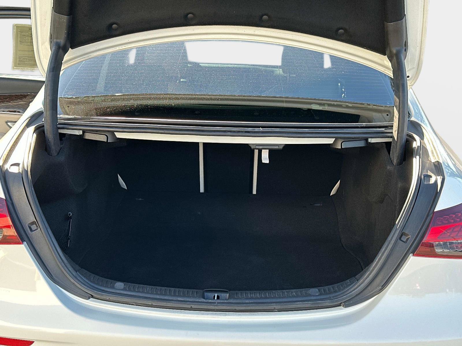 Used 2021 Mercedes-Benz E 350 Sedan image 12