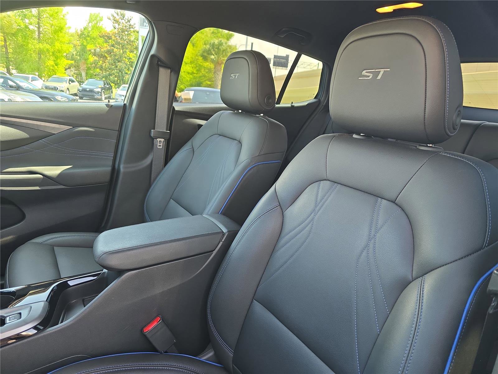 Used 2024 Buick Envista Sport Touring w/ Convenience II Package FWD image 18