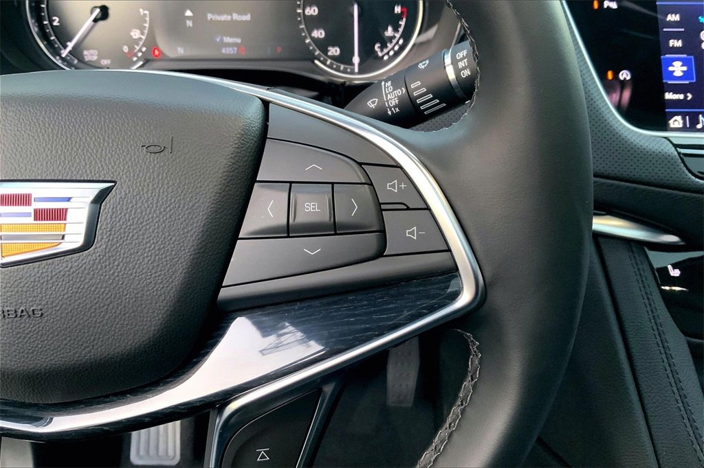 Used 2025 Cadillac XT5 Premium Luxury w/ LPO, Premium Carpet Package image 24