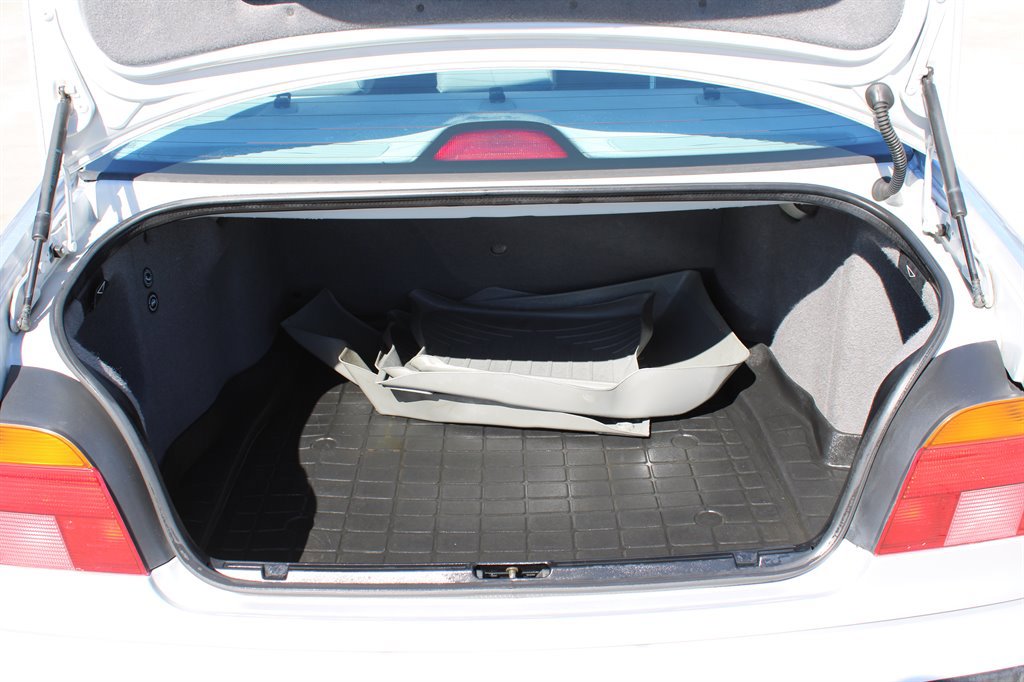 Used 2000 BMW 540i Sedan RWD image 29