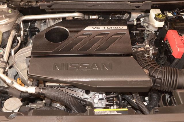 Used 2023 Nissan Rogue SL image 3