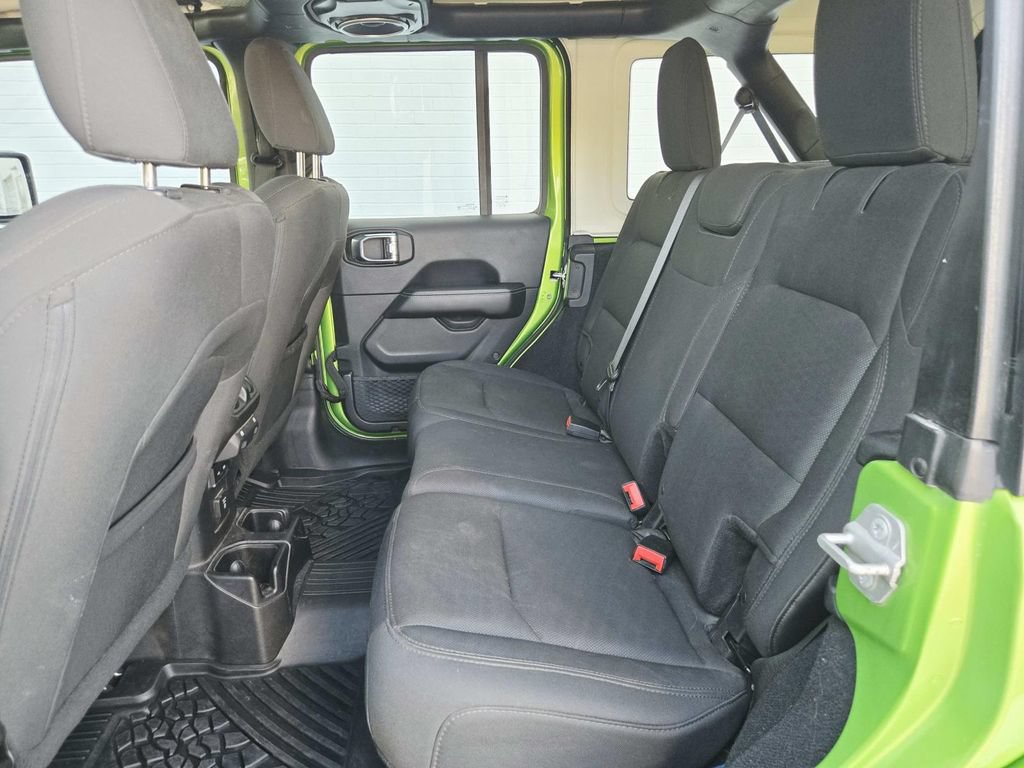 Used 2018 Jeep Wrangler Unlimited Sahara w/ Safety Group AWD/4WD image 12