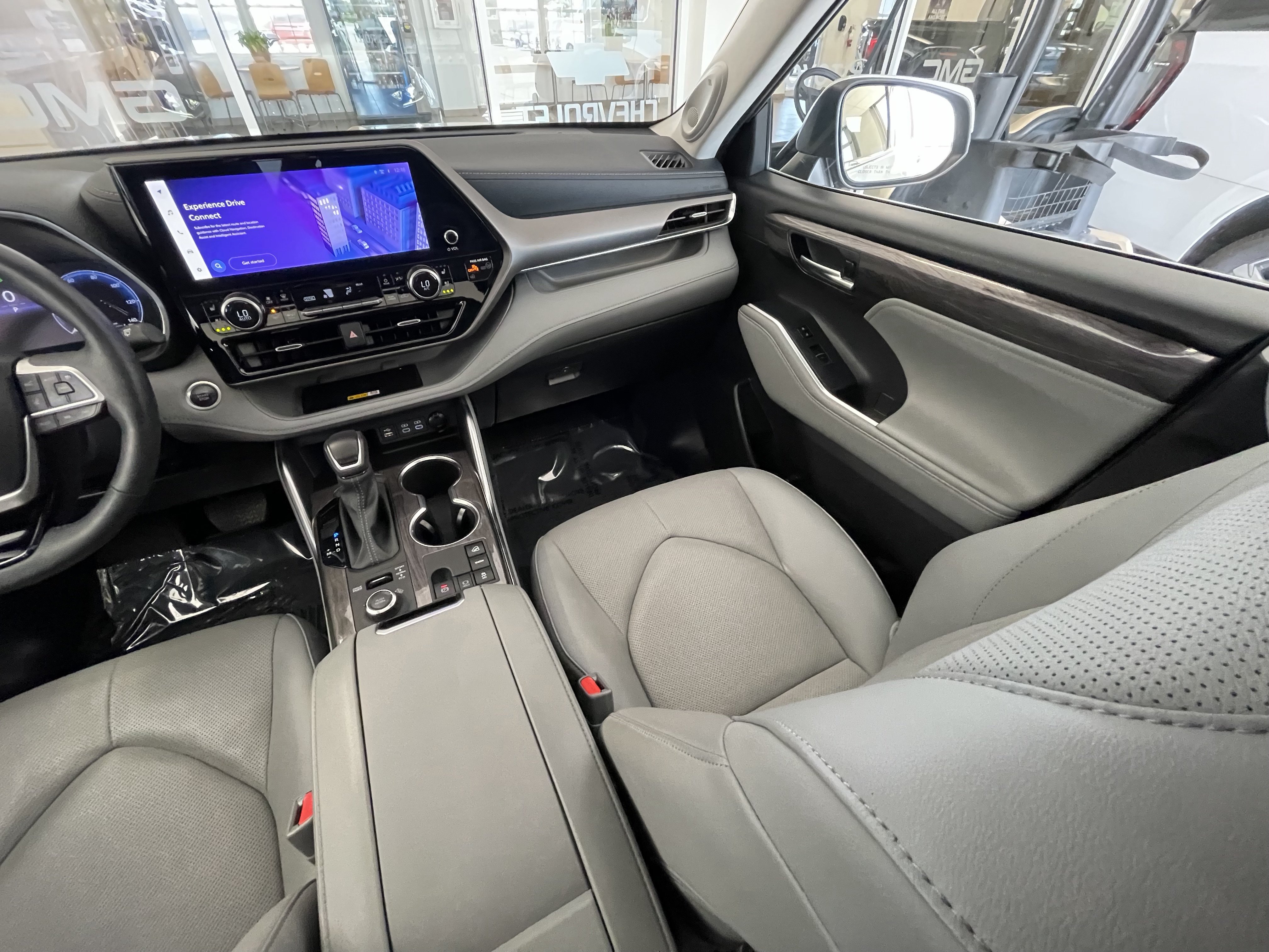 Used 2024 Toyota Highlander Limited AWD/4WD image 31