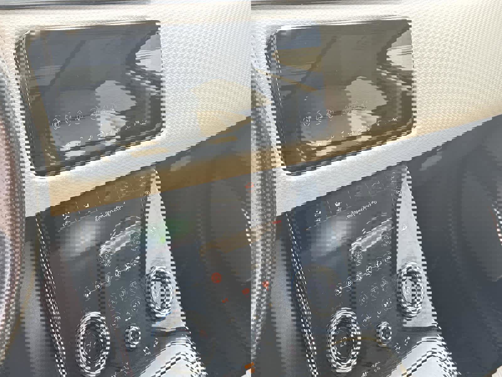 Used 2020 Land Rover Range Rover Velar S image 24