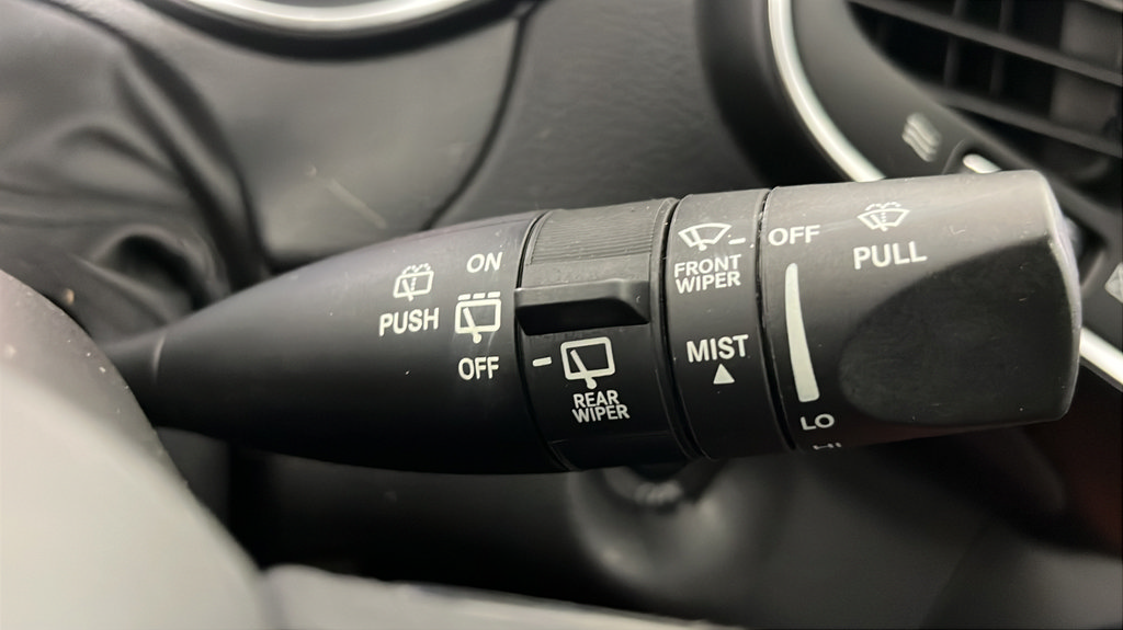 Used 2020 Jeep Cherokee Latitude Plus AWD/4WD image 28