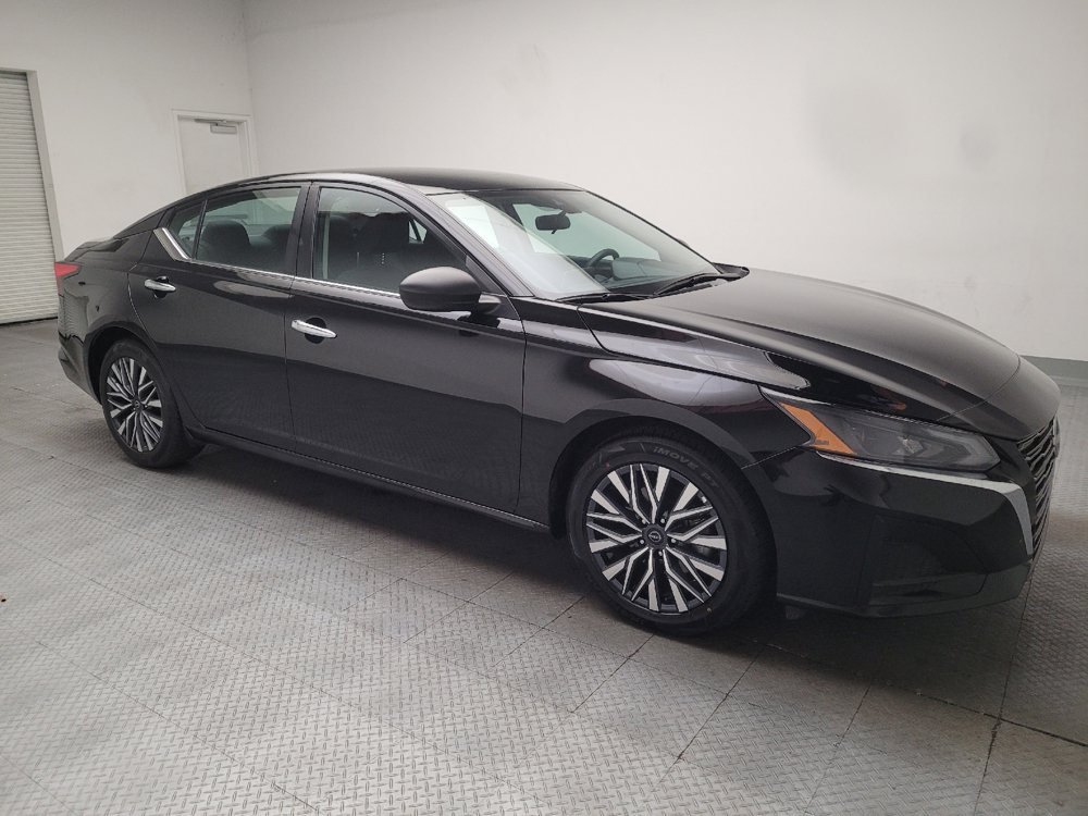 Used 2025 Nissan Altima 2.5 SV FWD image 11
