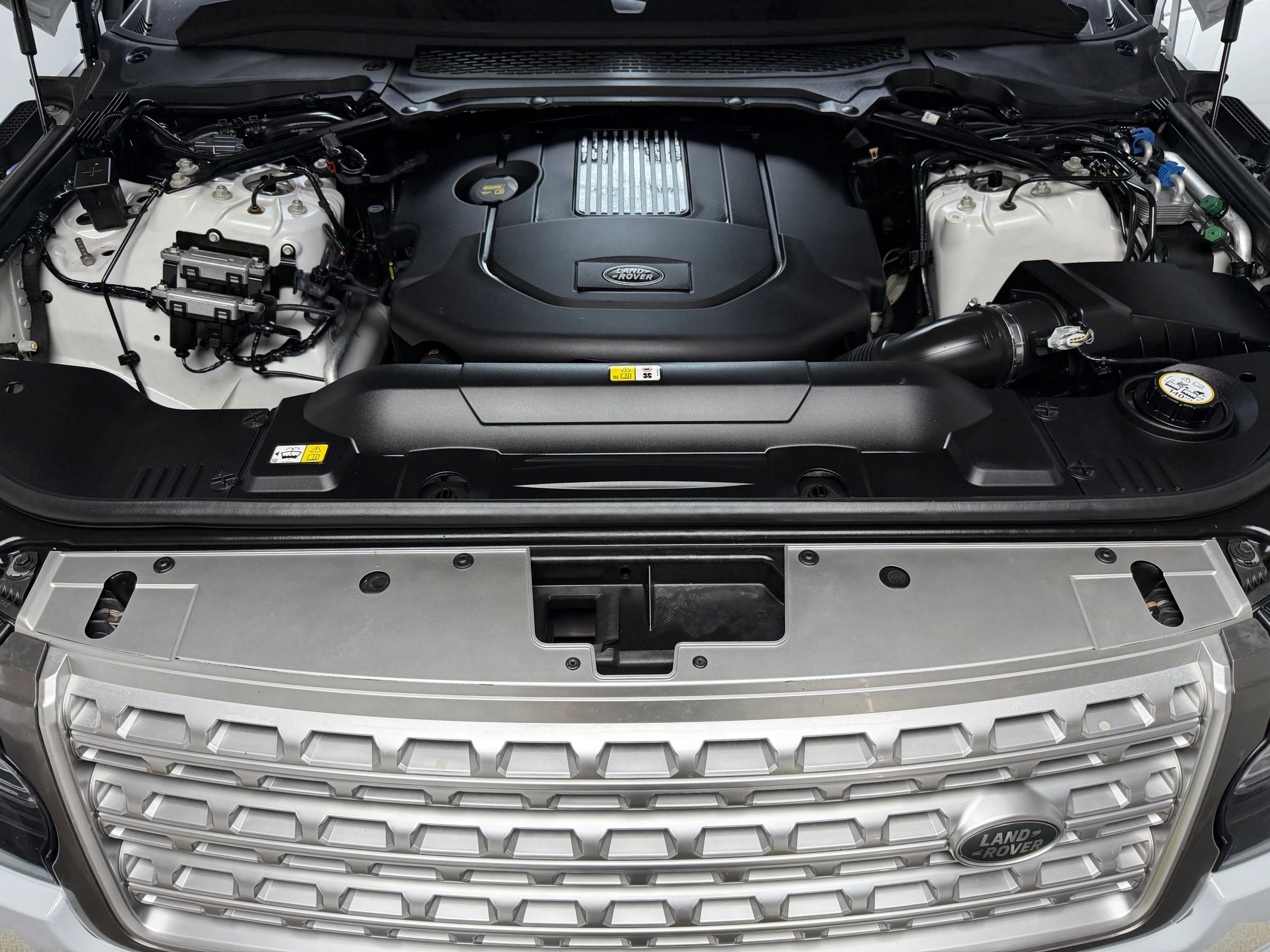 Used 2017 Land Rover Range Rover HSE image 48