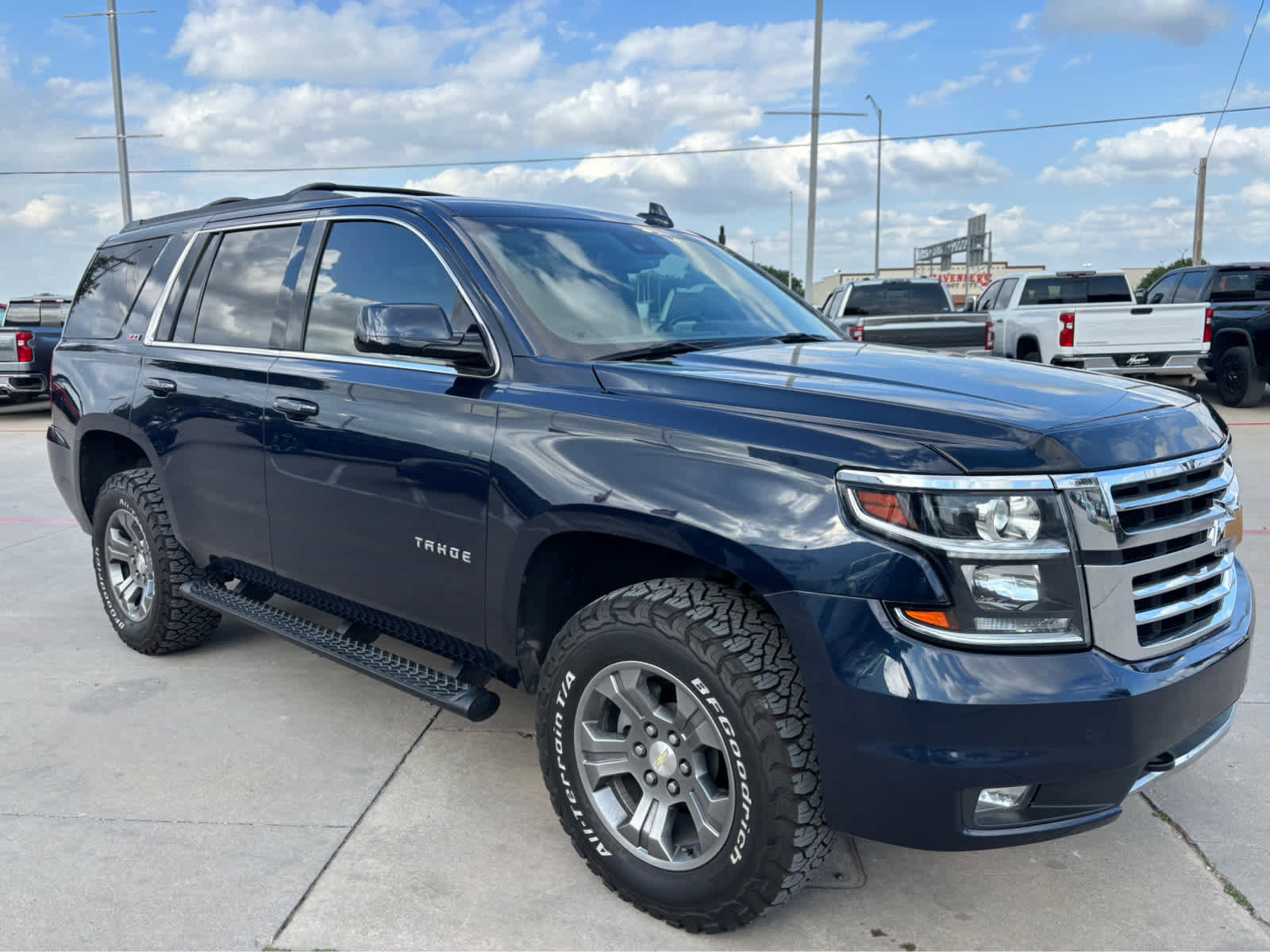 Used 2018 Chevrolet Tahoe LT w/ Luxury Package AWD/4WD image 5