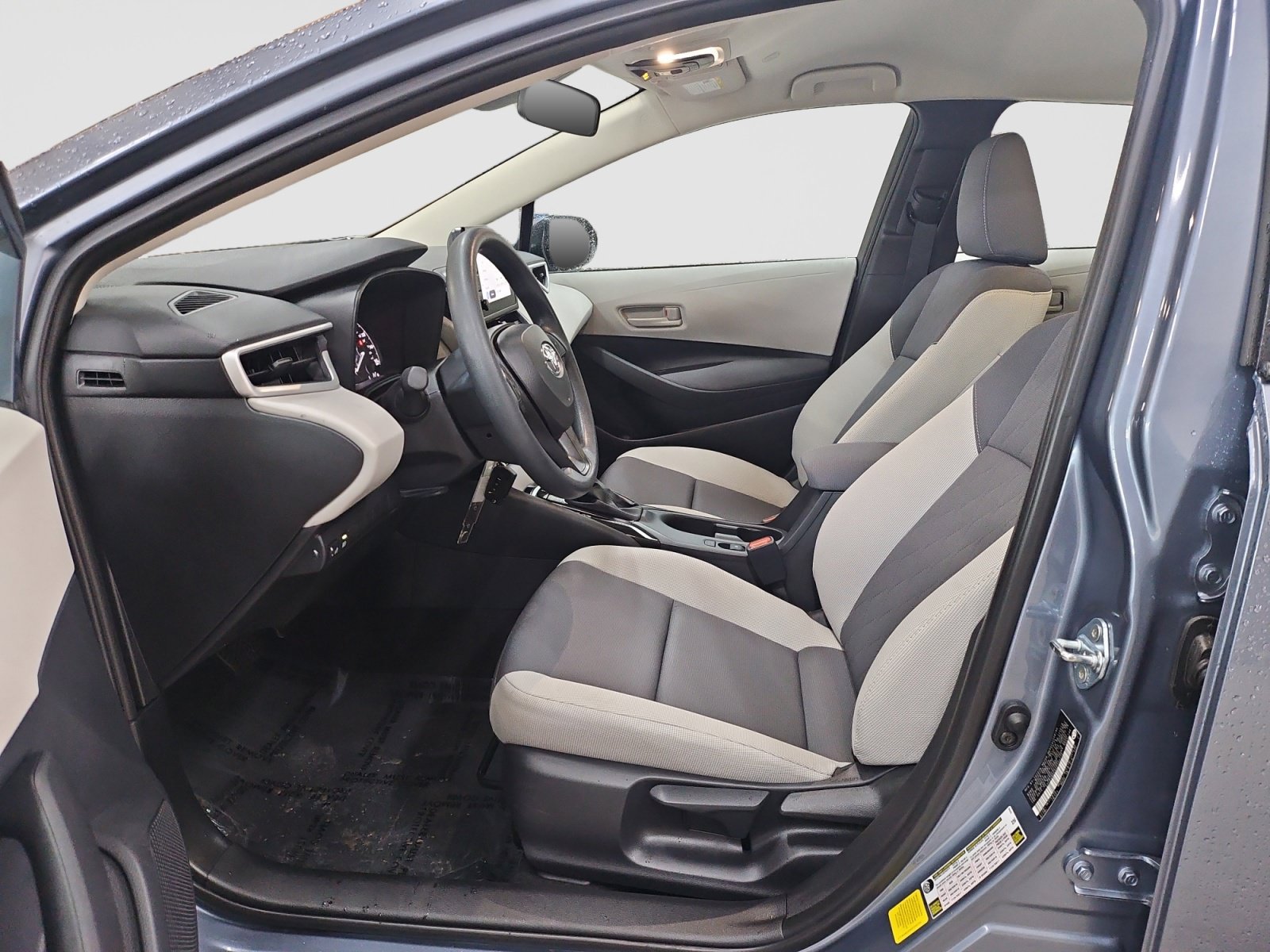 Used 2025 Toyota Corolla LE FWD image 22