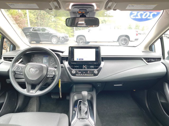 Used 2025 Toyota Corolla LE FWD image 18