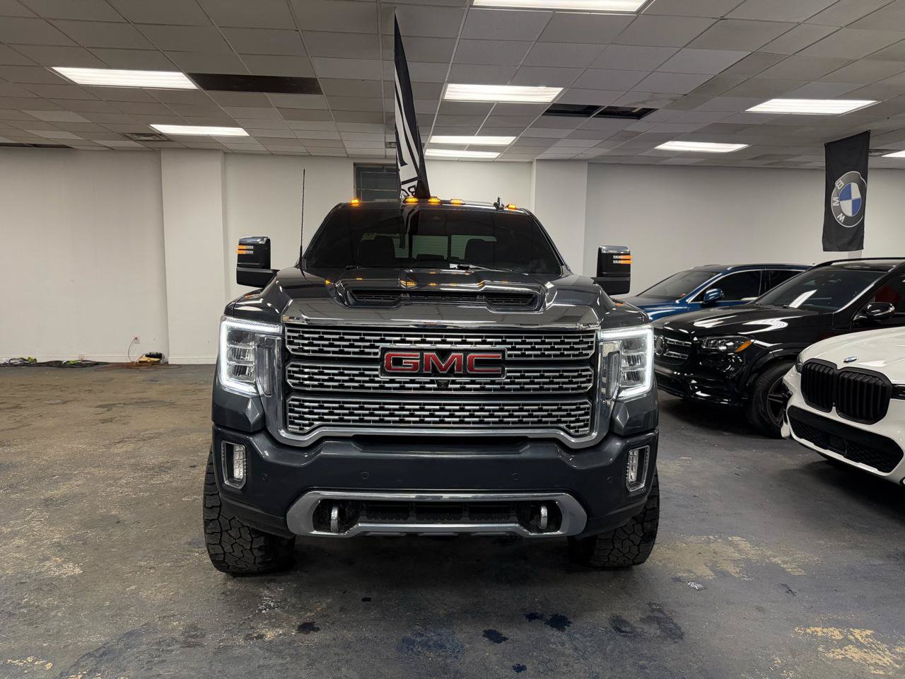 Used 2022 GMC Sierra 3500 Denali w/ Denali Ultimate Package AWD/4WD image 3