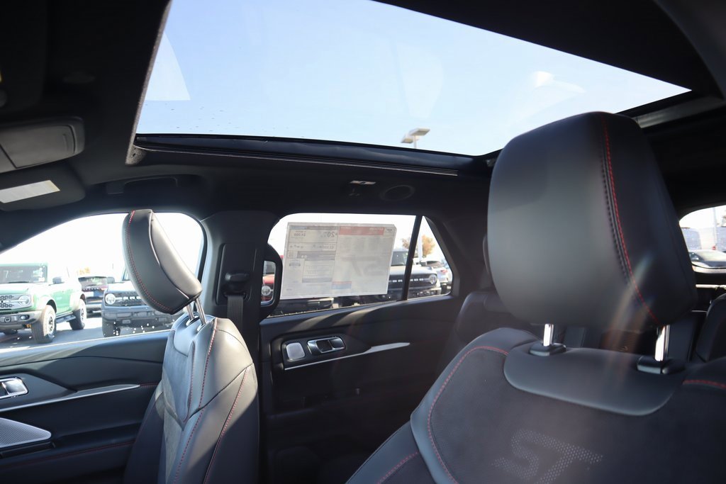 New 2026 Ford Explorer ST w/ Sun And Sound Package image 17