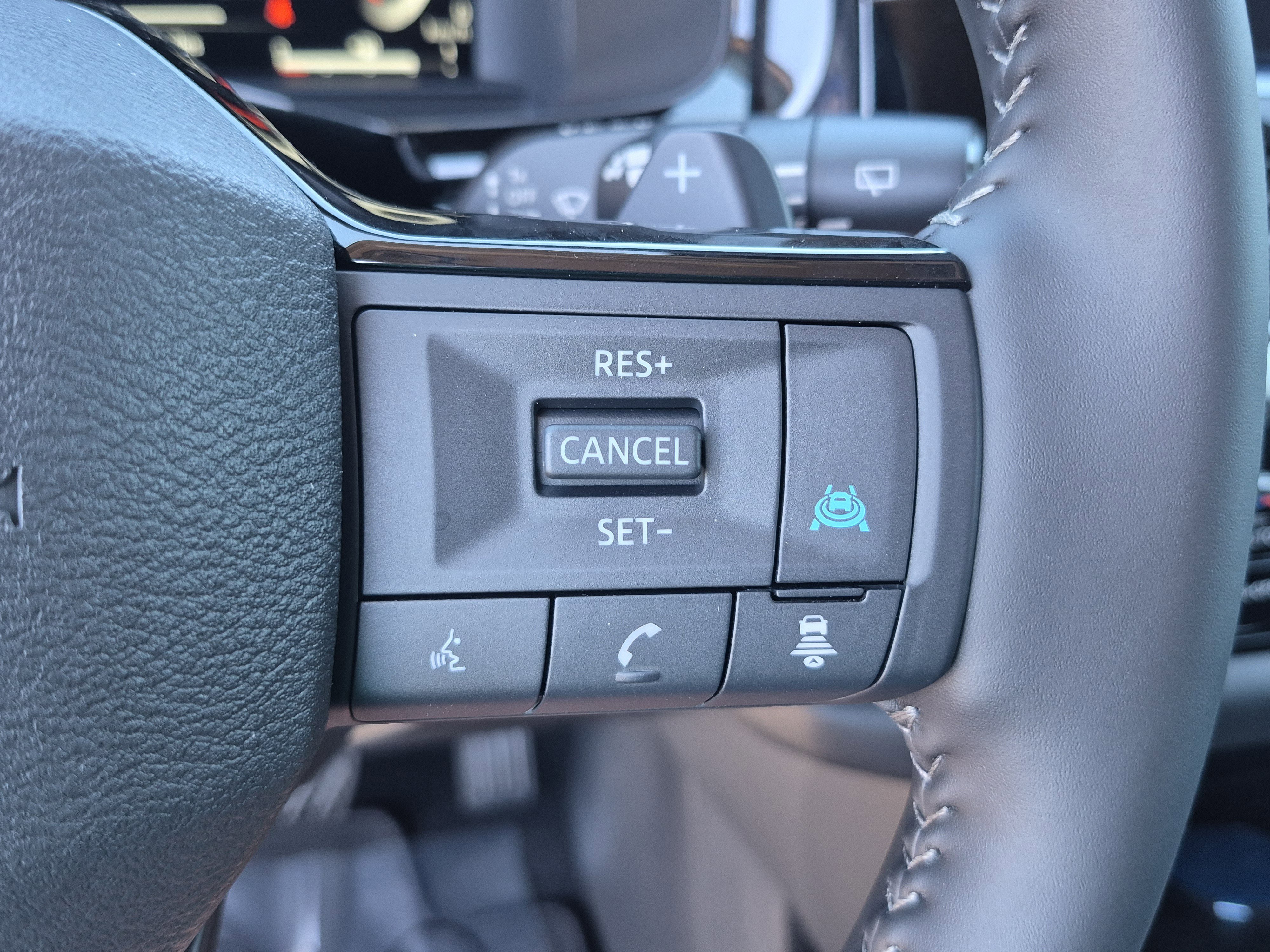 New 2026 Nissan Pathfinder SL FWD image 32