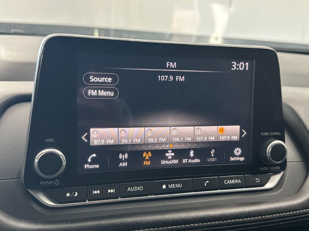 Used 2025 Nissan Rogue SV FWD image 17