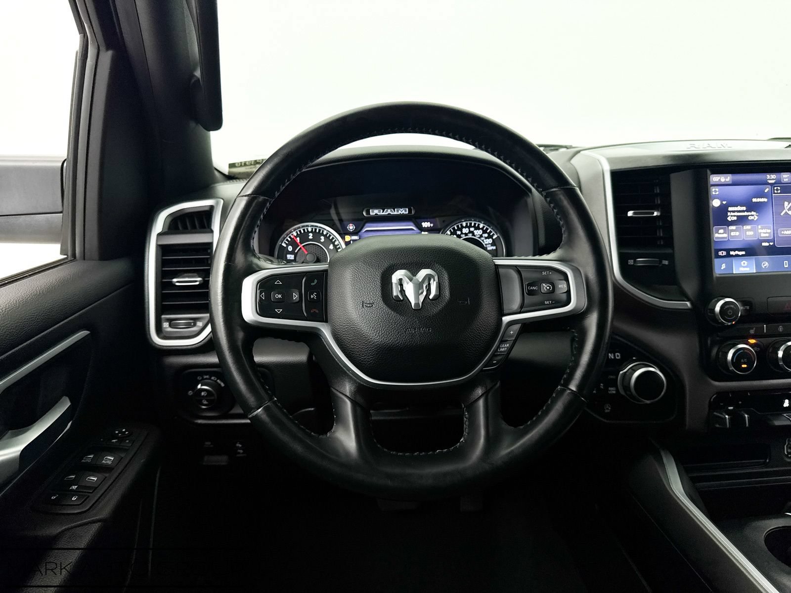 Used 2022 RAM 1500 Big Horn AWD/4WD image 3