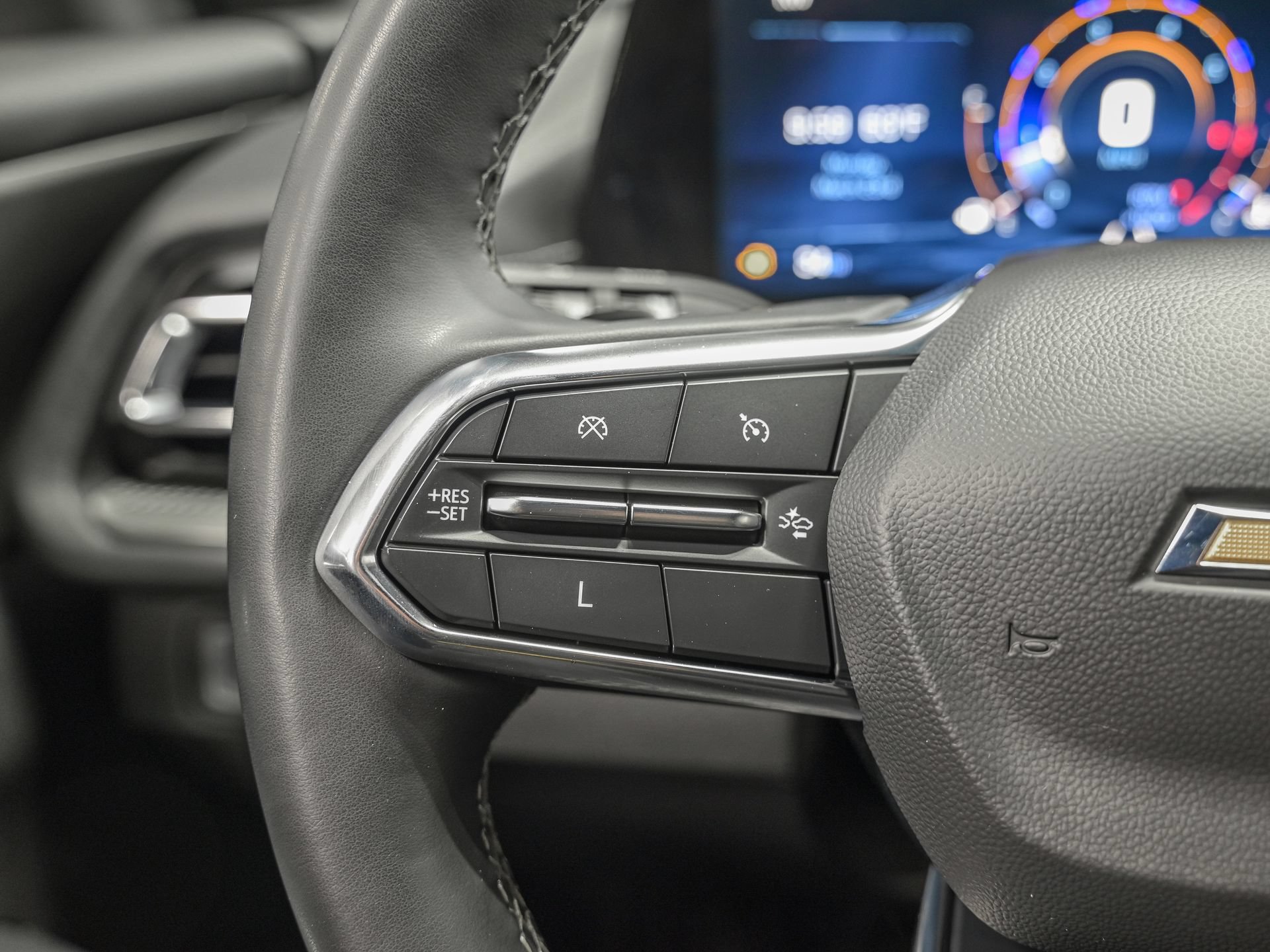 Used 2025 Chevrolet Traverse LT FWD image 19