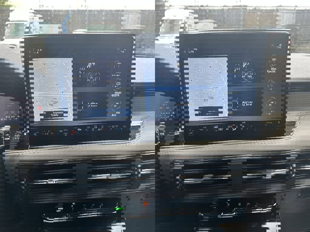 Used 2023 Lincoln Corsair AWD w/ Equipment Group 101A image 16