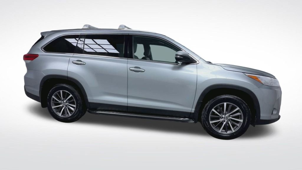 Used 2019 Toyota Highlander XLE image 27