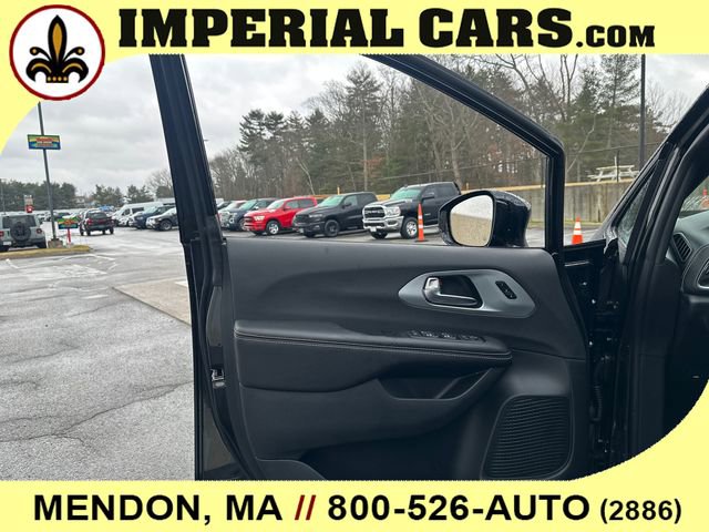 New 2026 Chrysler Pacifica Limited w/ S Appearance Package image 24