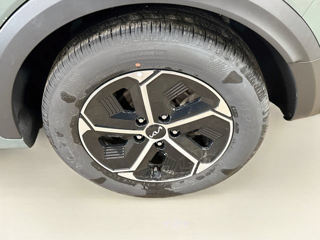 Used 2025 Kia Niro EX FWD image 31