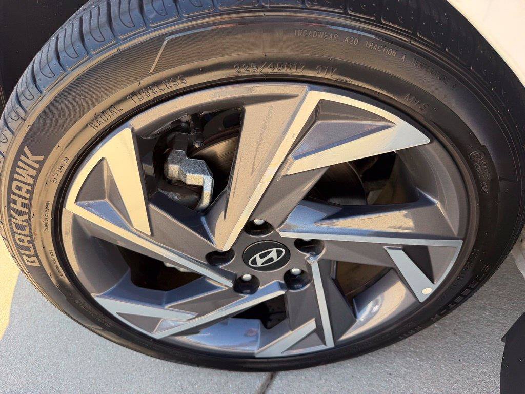 Used 2025 Hyundai Elantra SEL FWD image 26