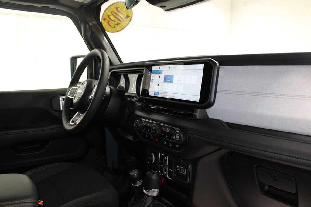 Used 2025 Jeep Wrangler Unlimited Sahara w/ Safety Group image 32