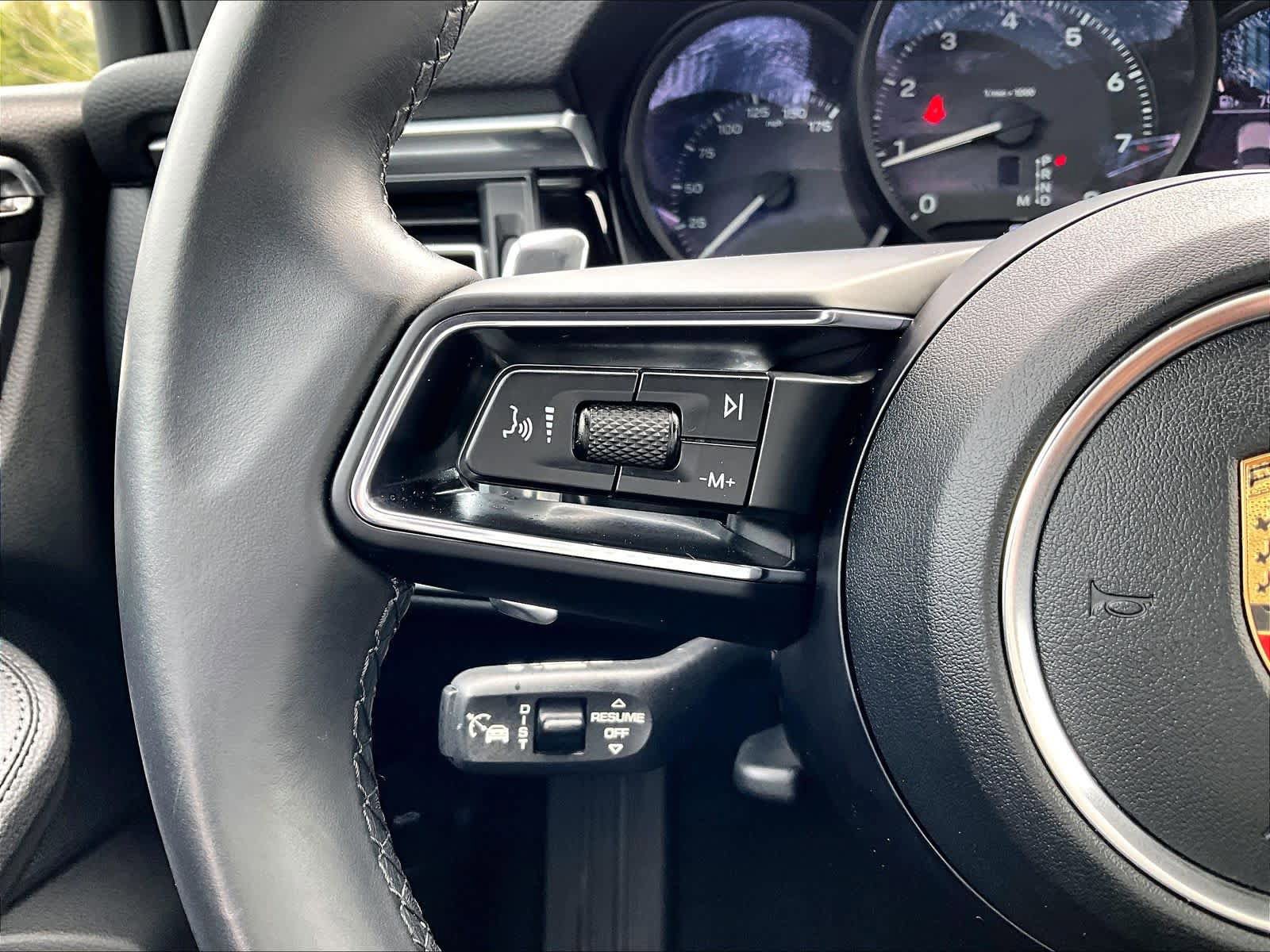 Used 2023 Porsche Macan Turbo image 27