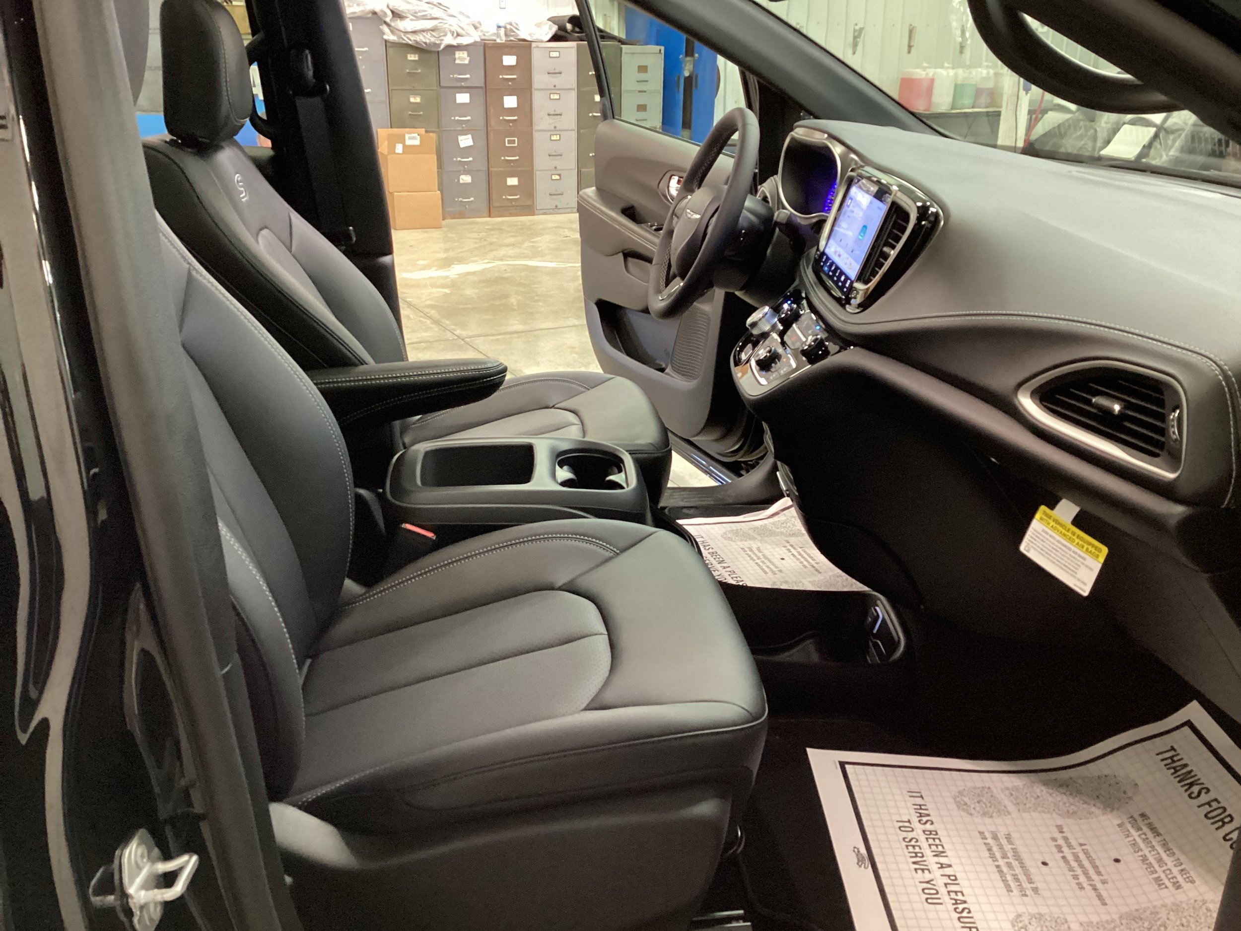 New 2026 Chrysler Pacifica Select w/ S Appearance Package AWD/4WD image 34