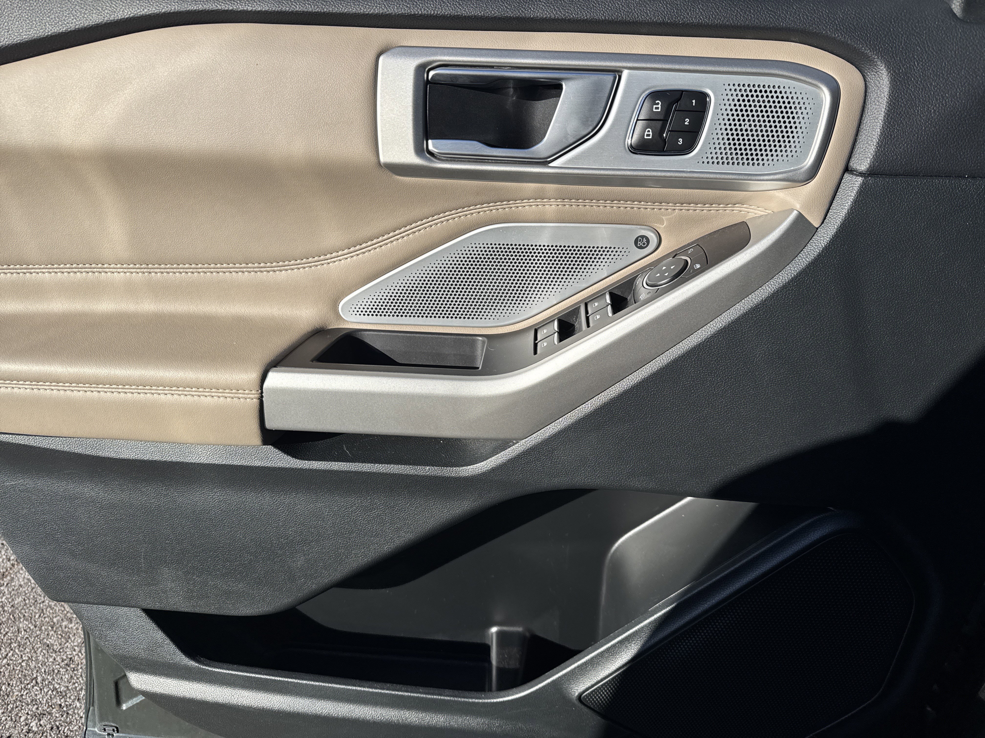 Used 2023 Ford Explorer Limited w/ Hybrid Equipment Group 310A image 14