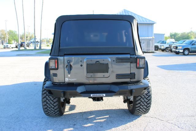 Used 2018 Jeep Wrangler Unlimited Sport w/ Connectivity Group image 9