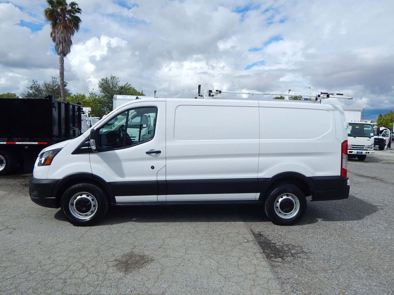 Used 2022 Ford Transit 250 Low Roof RWD image 5