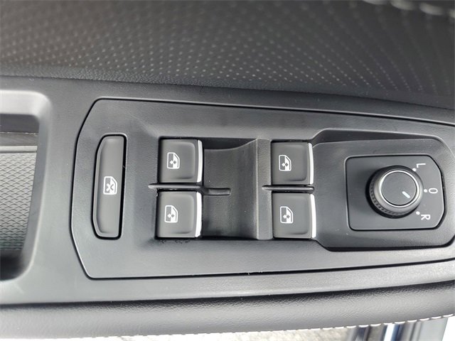 New 2026 Volkswagen Atlas Cross Sport SE image 18