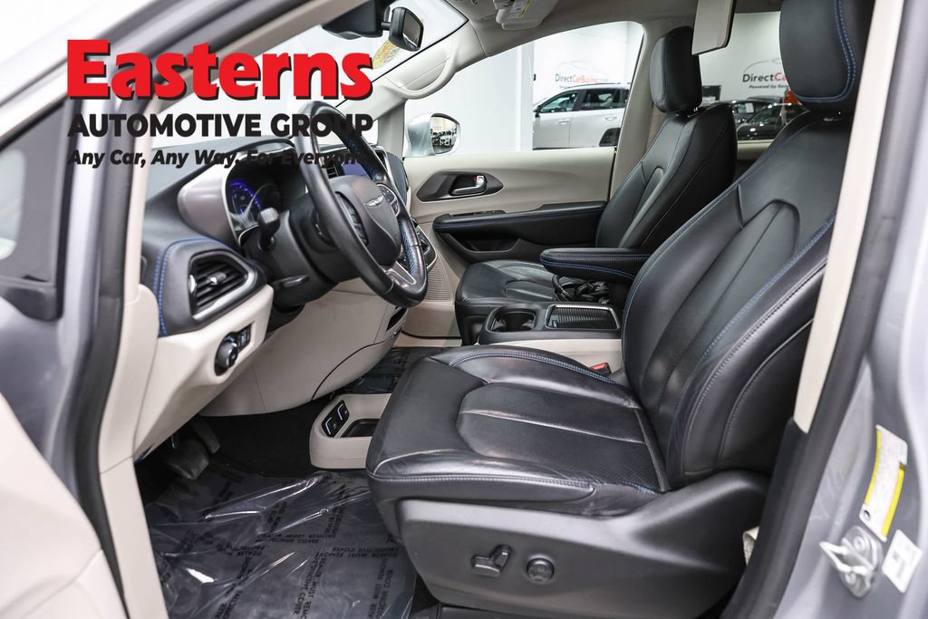 Used 2021 Chrysler Pacifica Touring-L FWD image 14