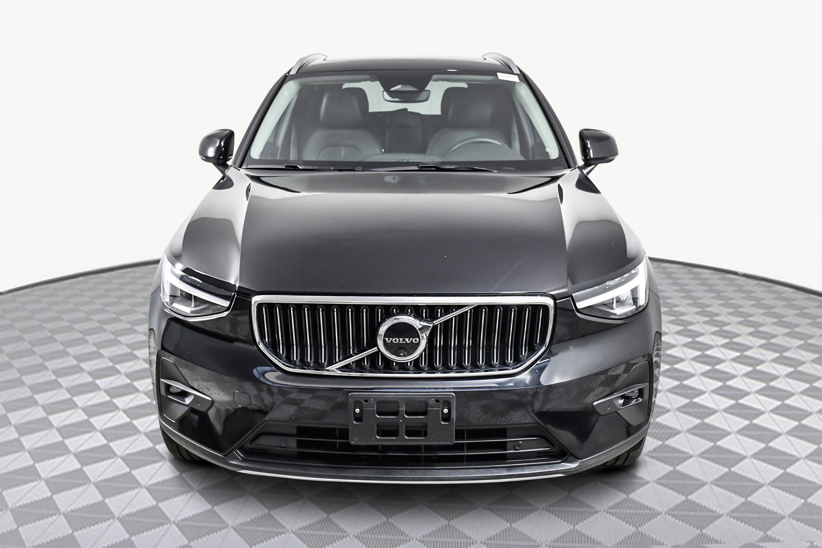 Used 2025 Volvo XC40 B5 Plus video 2