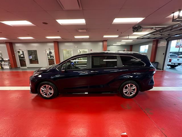Certified 2025 Toyota Sienna Limited image 6