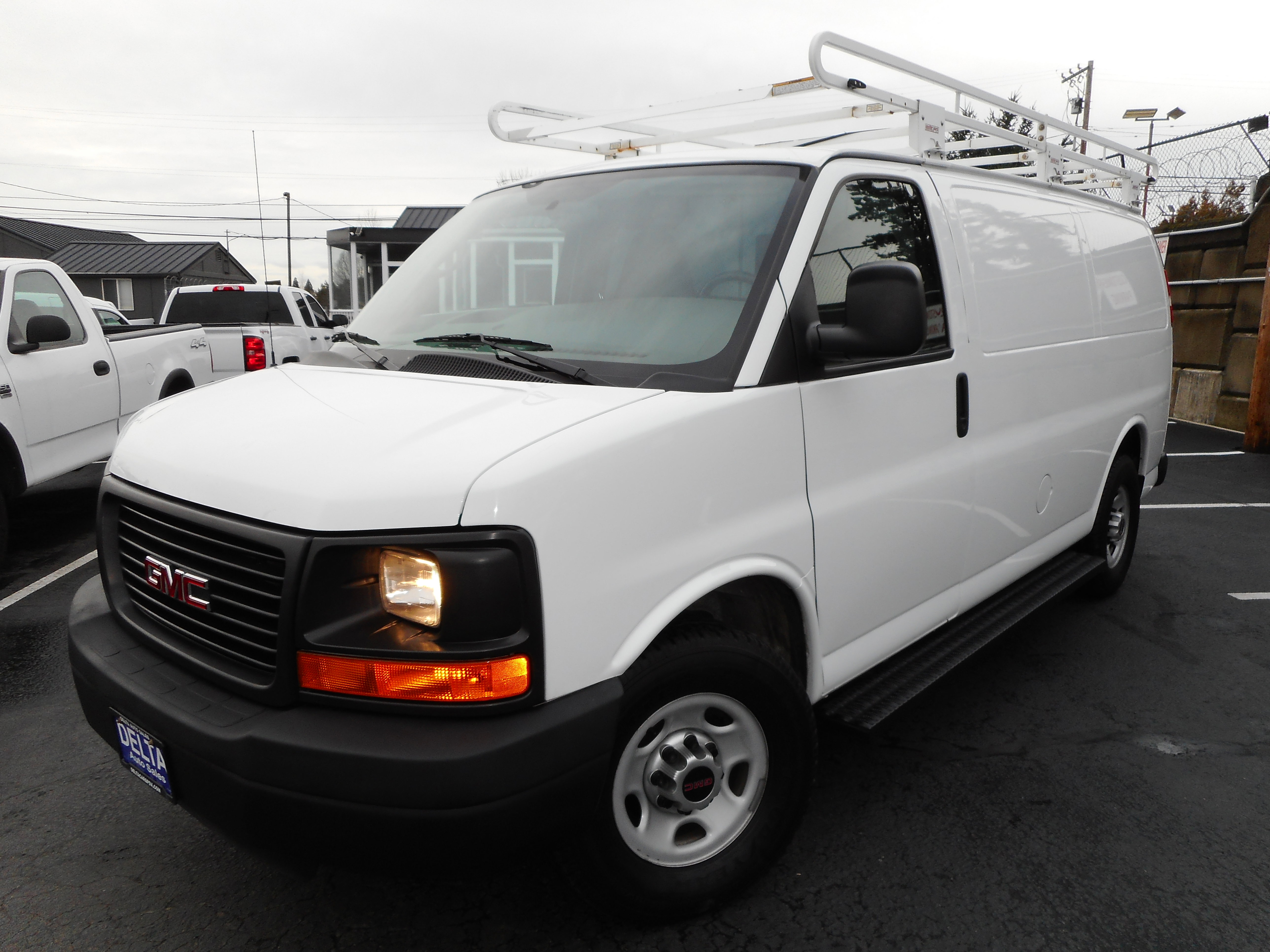 Used 2015 GMC Savana 3500 image 3