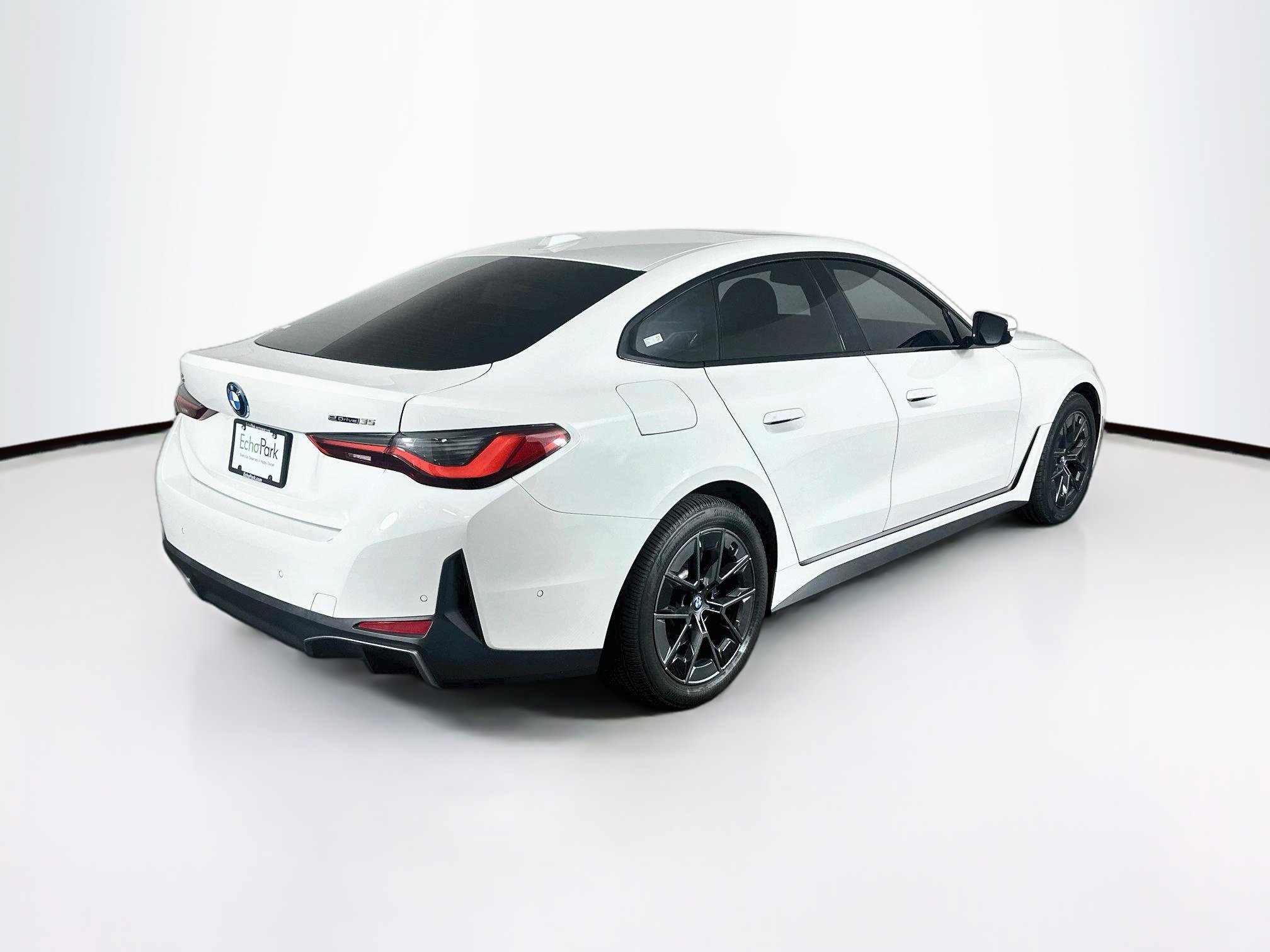 Used 2023 BMW i4 eDrive35 RWD image 9