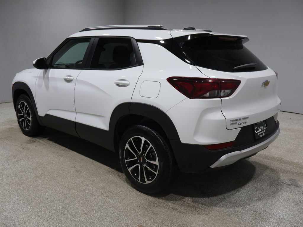 Used 2025 Chevrolet TrailBlazer LT image 4