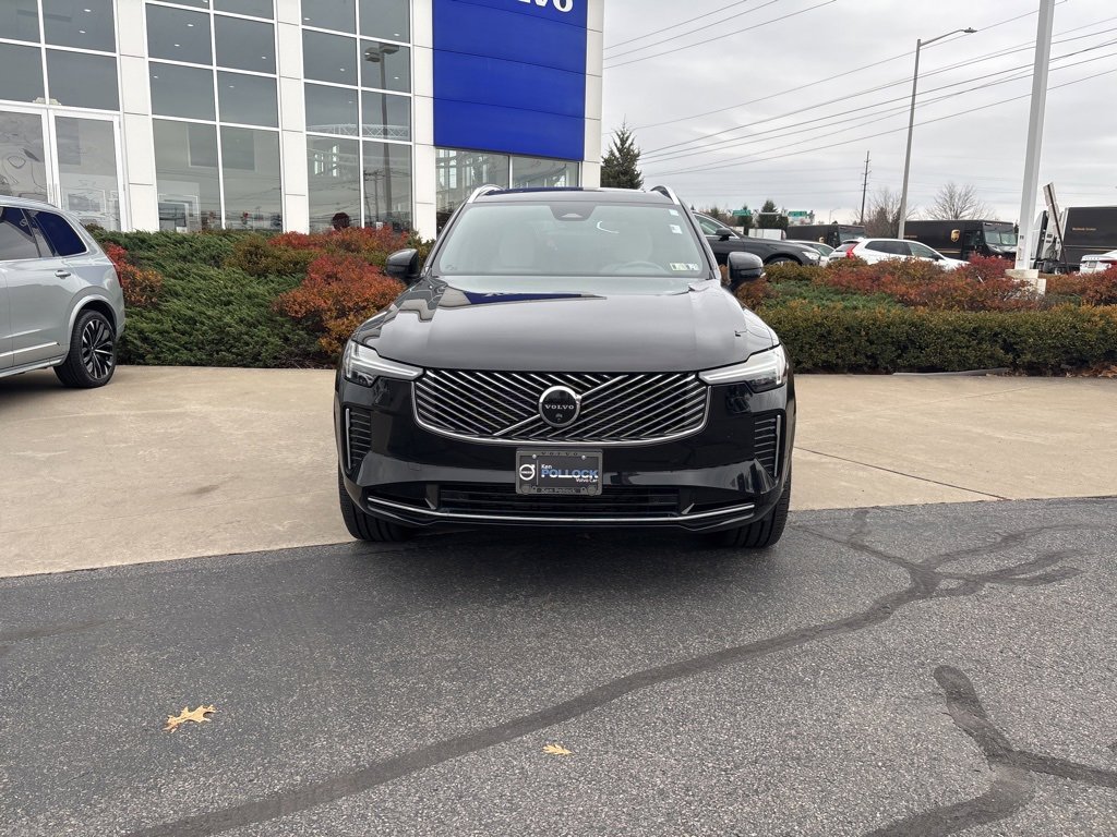 Certified 2025 Volvo XC90 B6 Plus image 2