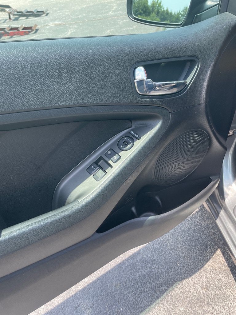 Used 2016 Kia Forte Koup EX FWD image 11