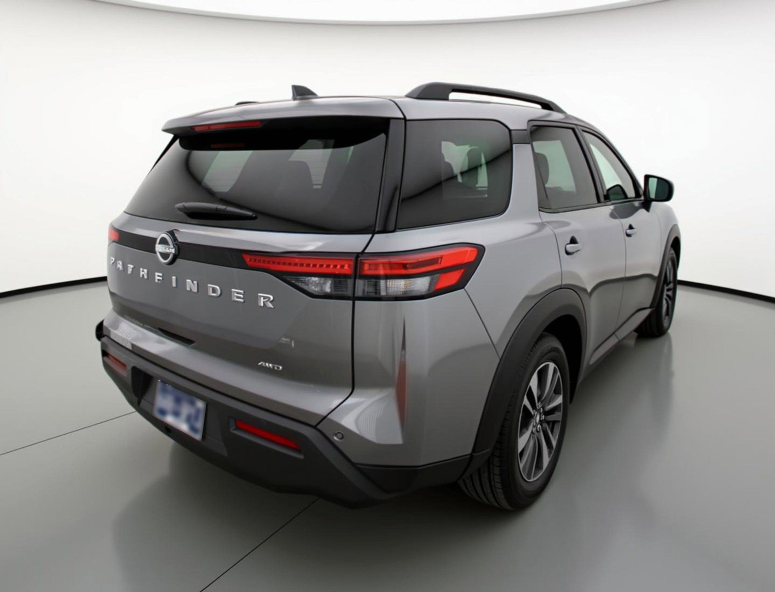 Used 2025 Nissan Pathfinder SV image 9