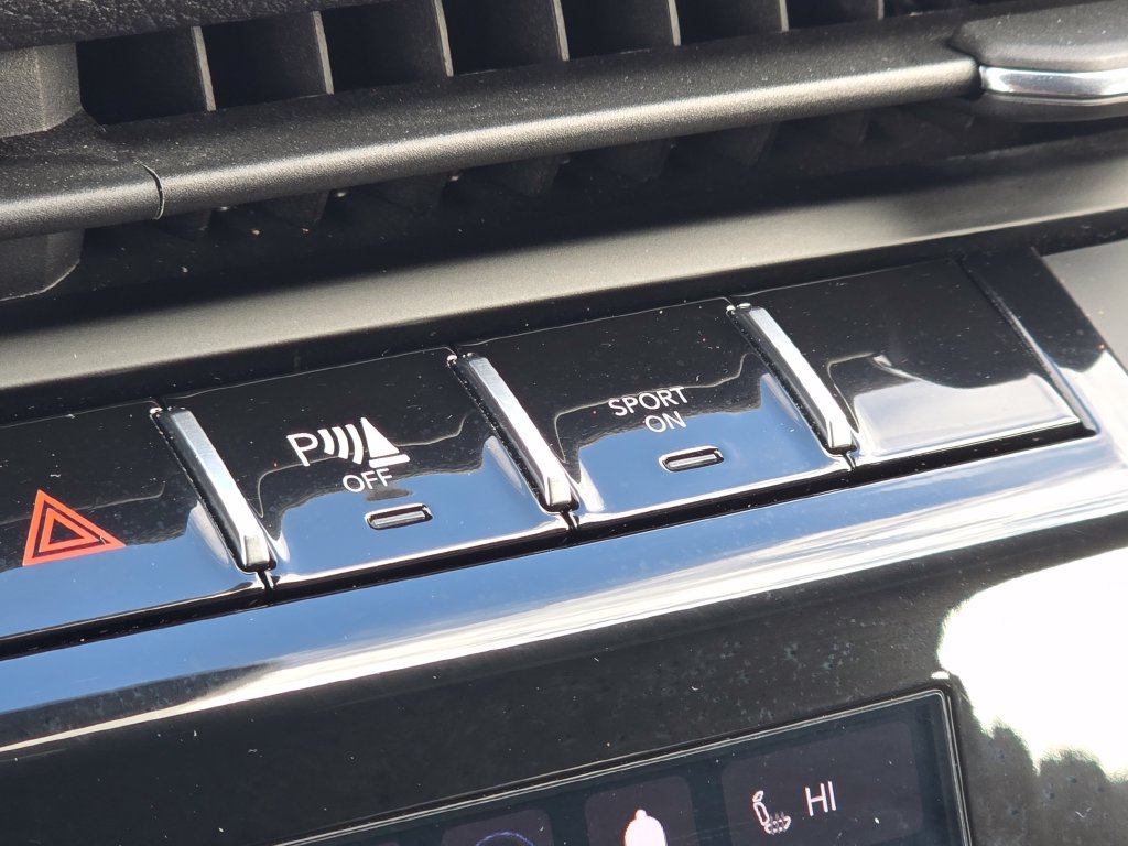Used 2023 Jeep Grand Cherokee Altitude AWD/4WD image 9