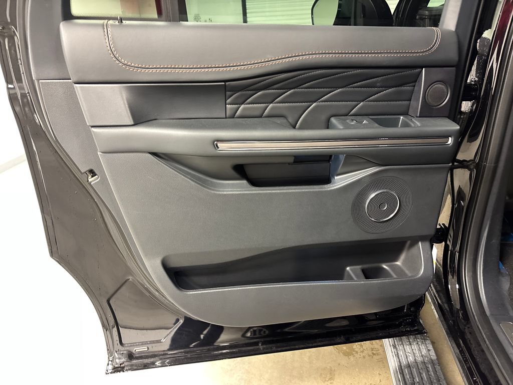 Used 2023 Ford Expedition Max Platinum RWD image 27