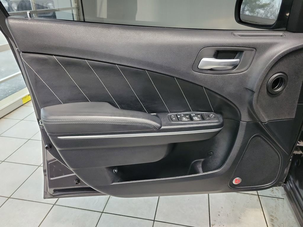 Used 2015 Dodge Charger SXT image 35